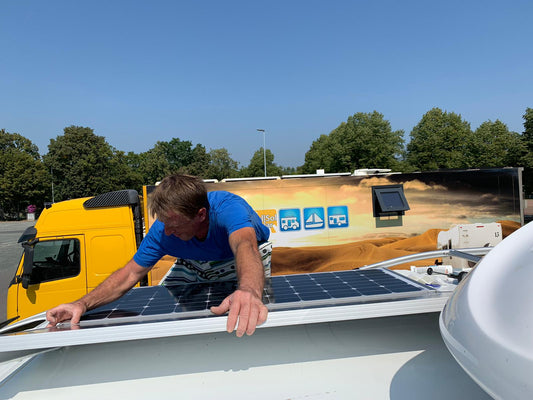 Einbauanleitung - Step by Step zur Wohnmobilsolaranlage - FullSol